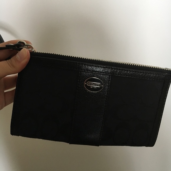 Coach wristlet wallet